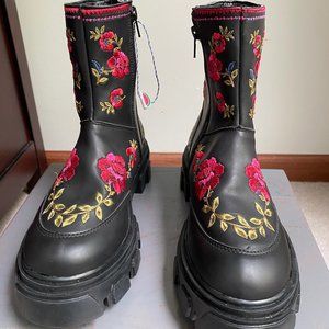 FARM RIO Women Floral Embroidery Boots - NEW NWOB